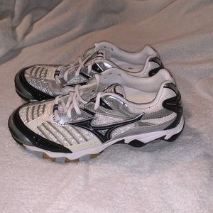 BRAND NEW Women’s Mizuno Volleyball Shoes